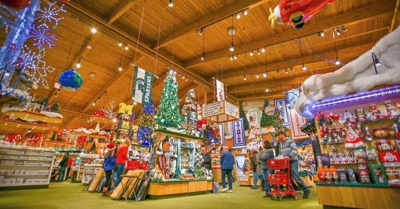 Discover The Story Behind The World\'s Largest Christmas Store ...